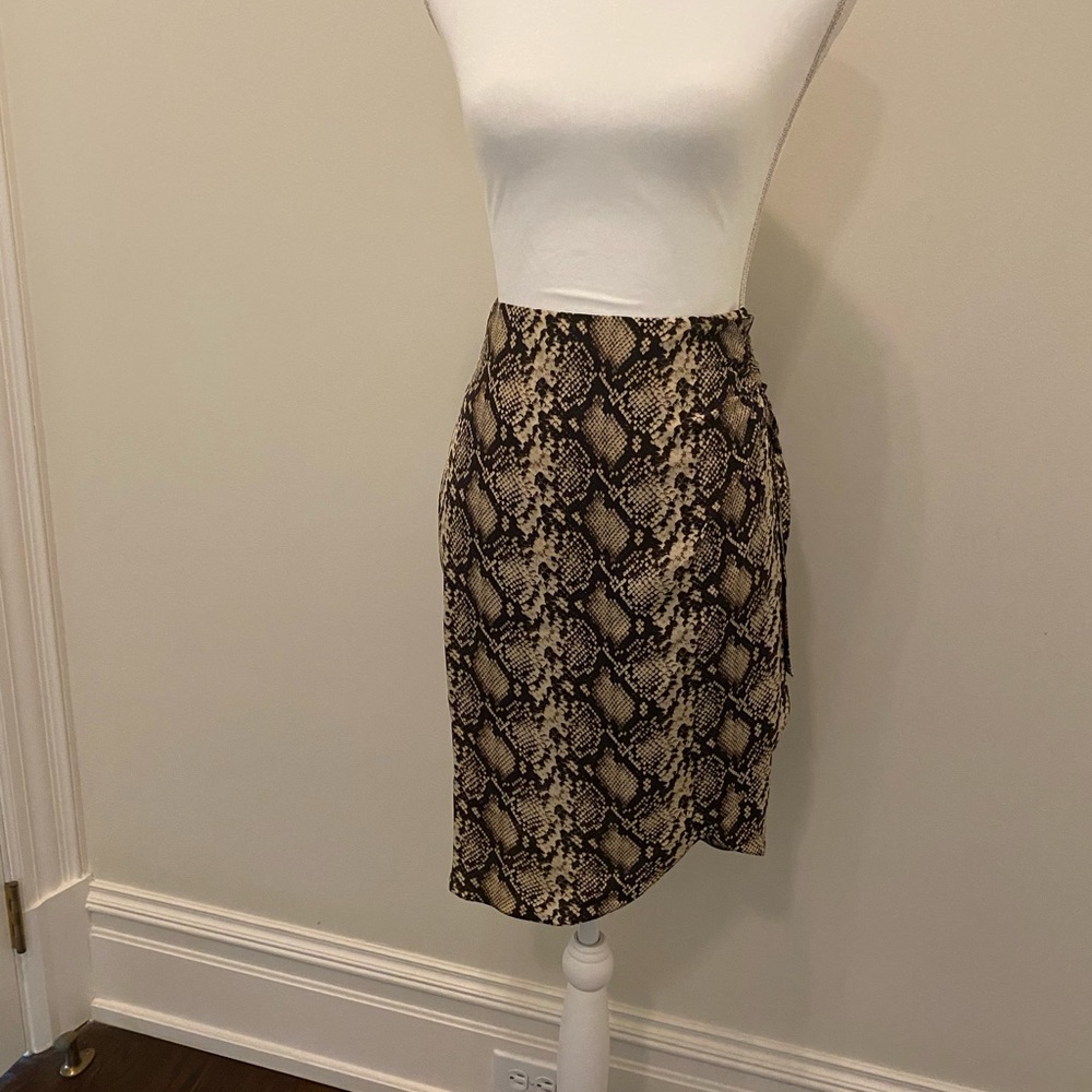Nili Lotan pencil skirt in size 8. Snake skin pattern. 100% silk